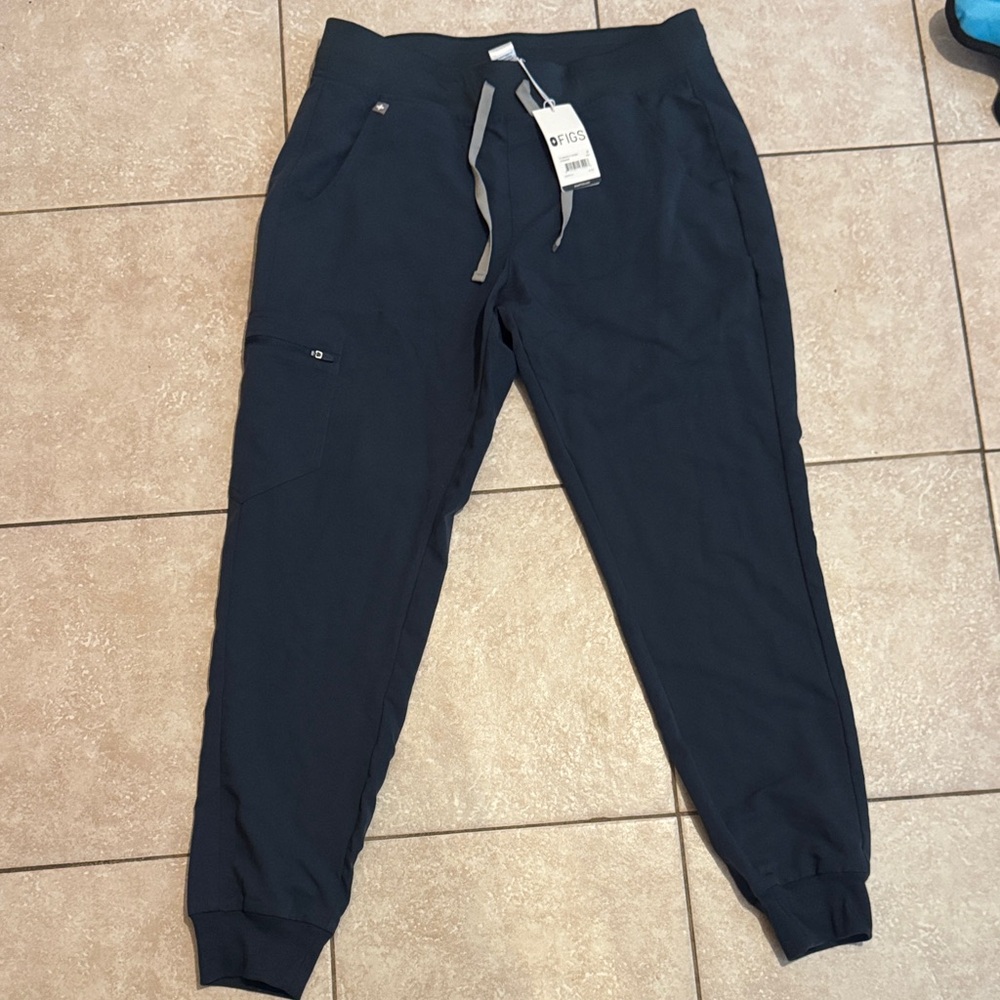 NWT women’s figs scrub pants